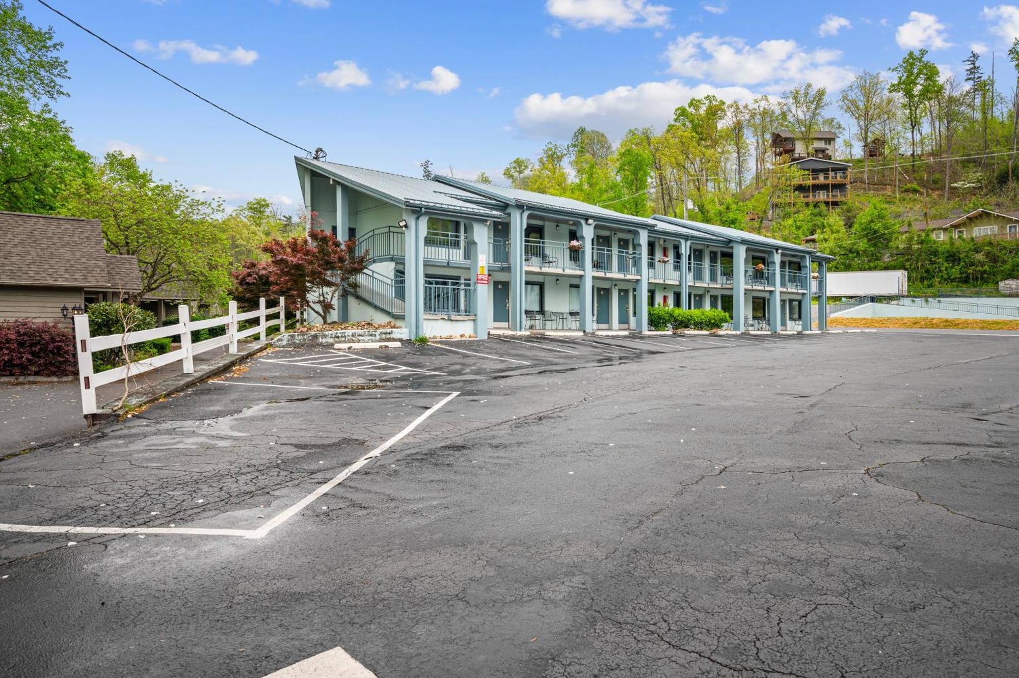 Country Town N' Suites Gatlinburg Exterior photo